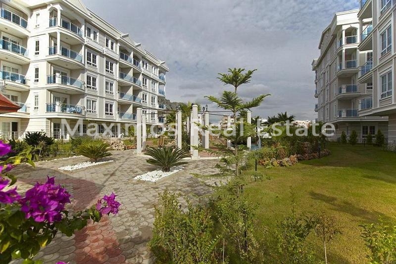 Furnished Residential Apartments for Living and Investment in Antalya – pool area (image 9)