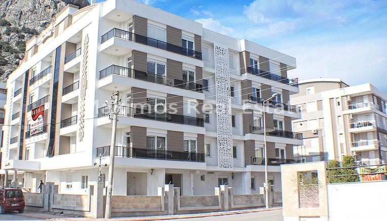 Residential Apartments with Open Mountain Views in Konyaalti – living room (image 2)