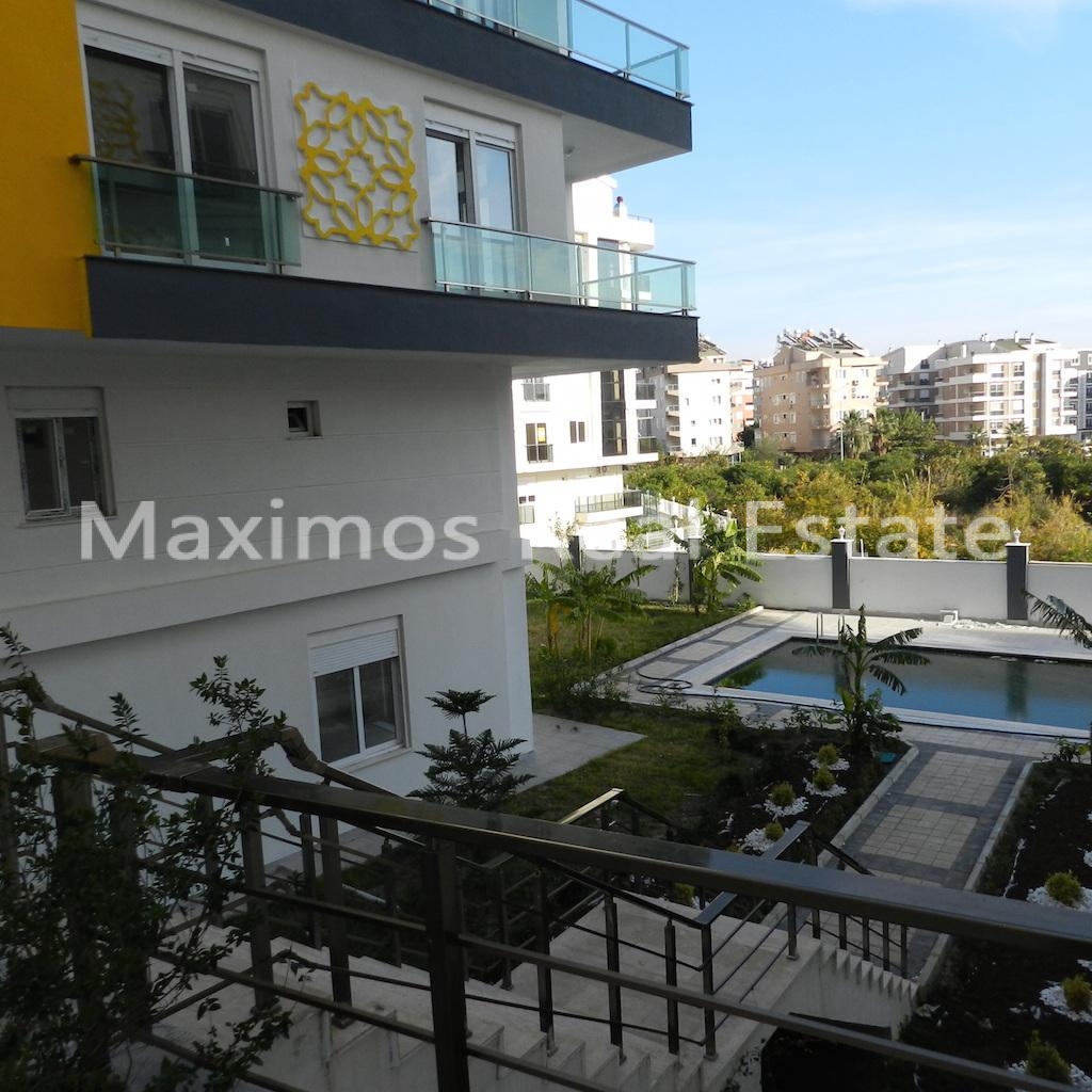 Residential Real Estate Near the Beach in Antalya Konyaalti – terrace (image 7)