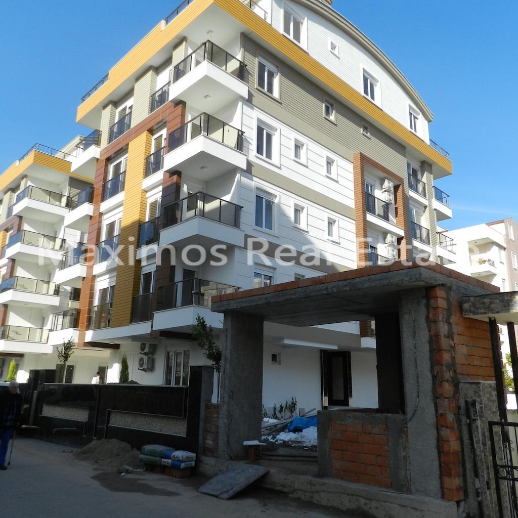 Stylish Residential Property Near Antalya Coastline – bedroom (image 4)