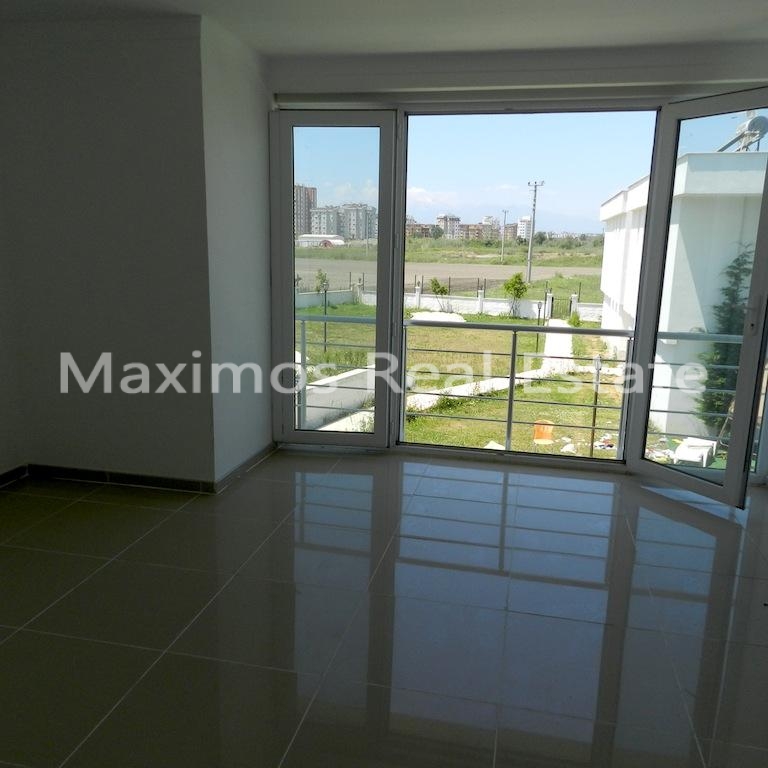 Residential Villa in Antalya Lara Kundu Near Coastline – dining area (image 6)