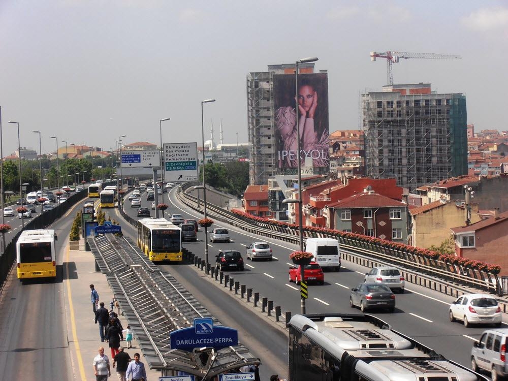 Apartments Located in Central Istanbul Districts – pool area (image 9)