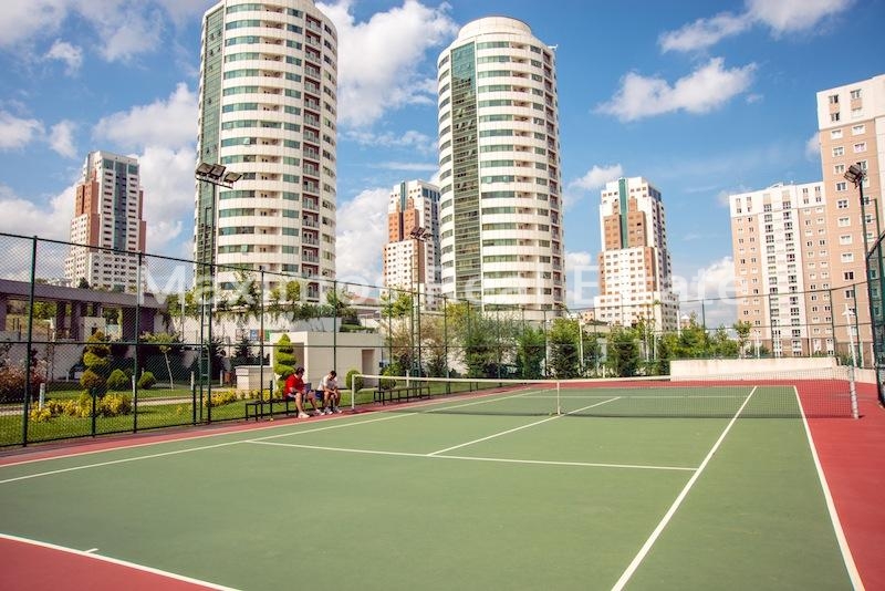 Apartments for Sale on Istanbul European Side – pool area (image 9)