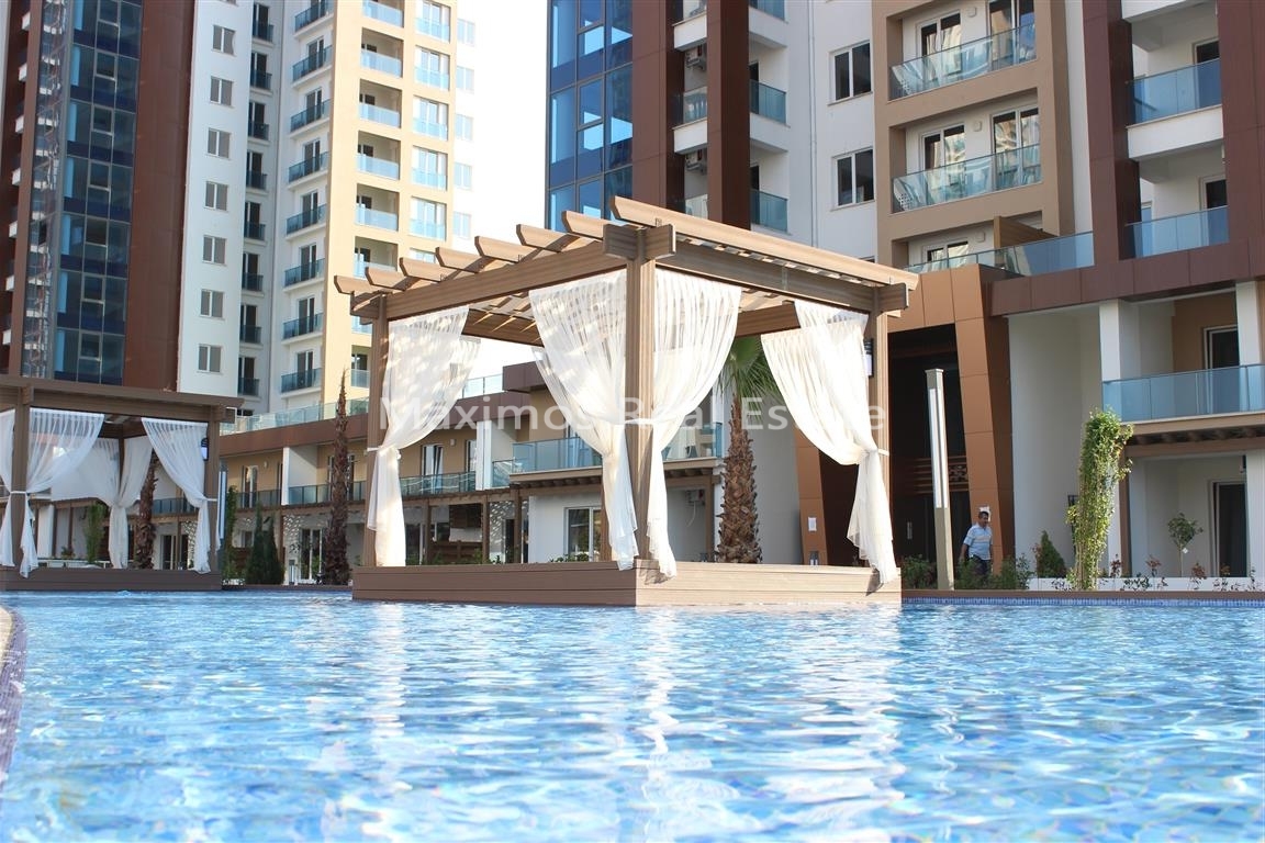 Modern Flat for Sale in Istanbul – garden view (image 8)