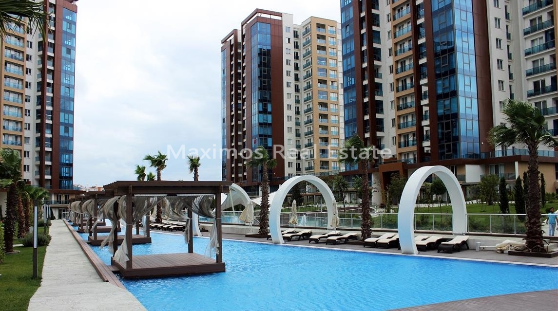 Modern Flat for Sale in Istanbul – living room (image 2)