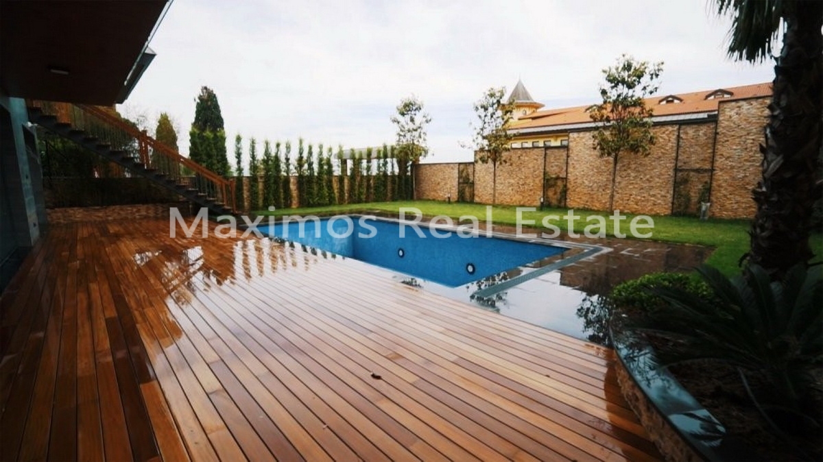 Exclusive Villa Offering Bosphorus Views and Premium Living – garden view (image 8)