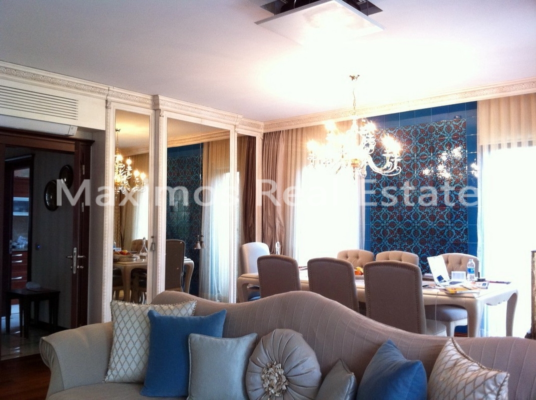 Detached Luxury Villa Offering Privacy and Garden Space – pool area (image 9)
