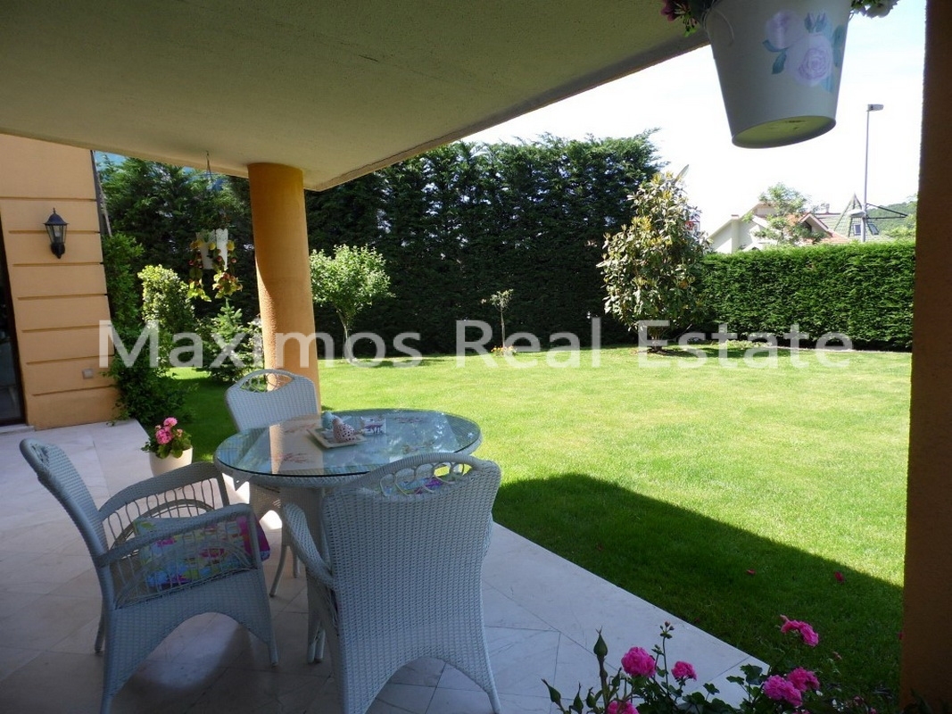 Detached Luxury Villa Offering Privacy and Garden Space – coastal view (image 13)