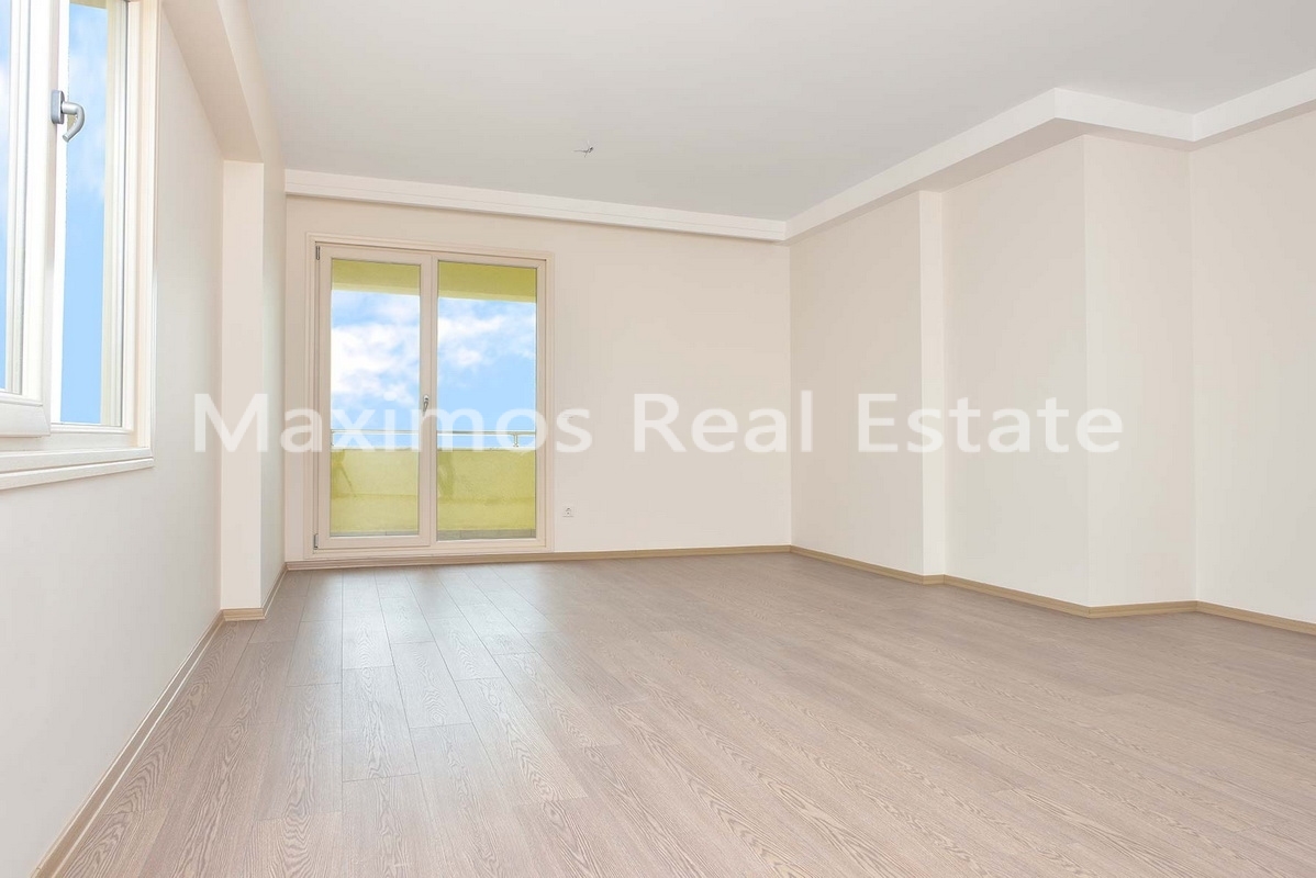 High-end Residential Property with Istanbul Canal Views – balcony (image 10)