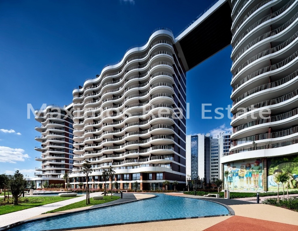 Modern Residential Development Surrounded by Natural Landscapes – dining area (image 6)