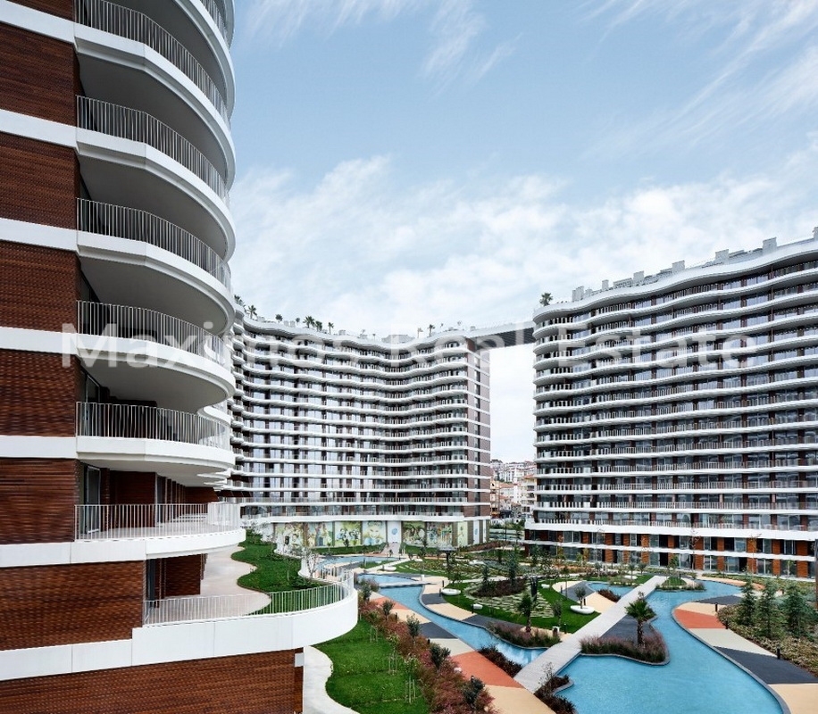Modern Residential Development Surrounded by Natural Landscapes – pool area (image 9)