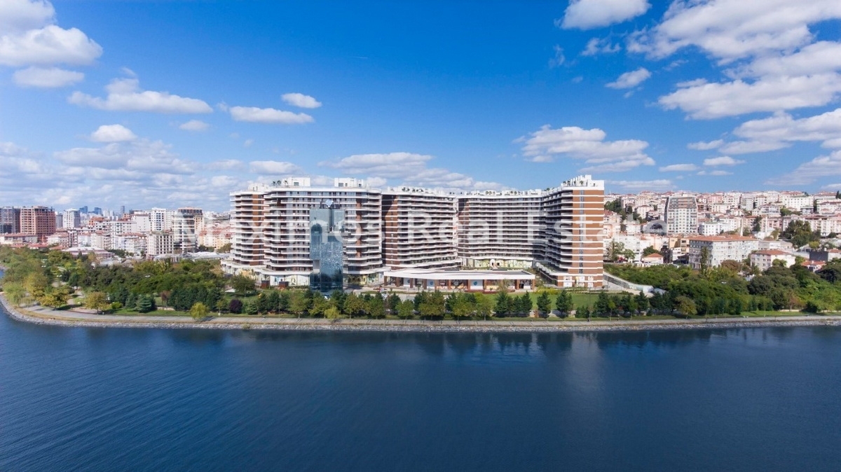 Modern Residential Development Surrounded by Natural Landscapes – entrance (image 15)