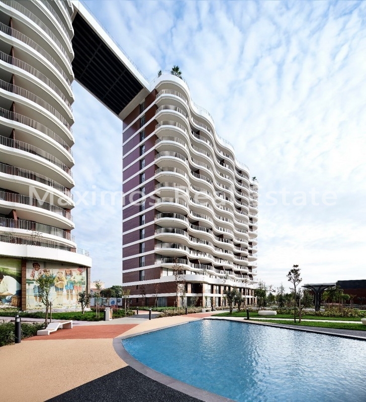 Modern Residential Development Surrounded by Natural Landscapes – outdoor space (image 18)