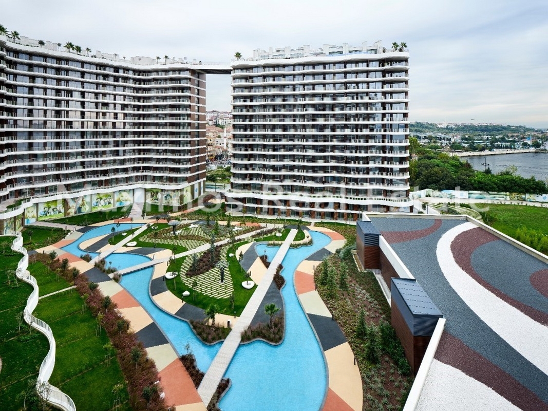 Modern Residential Development Surrounded by Natural Landscapes – guest room (image 17)