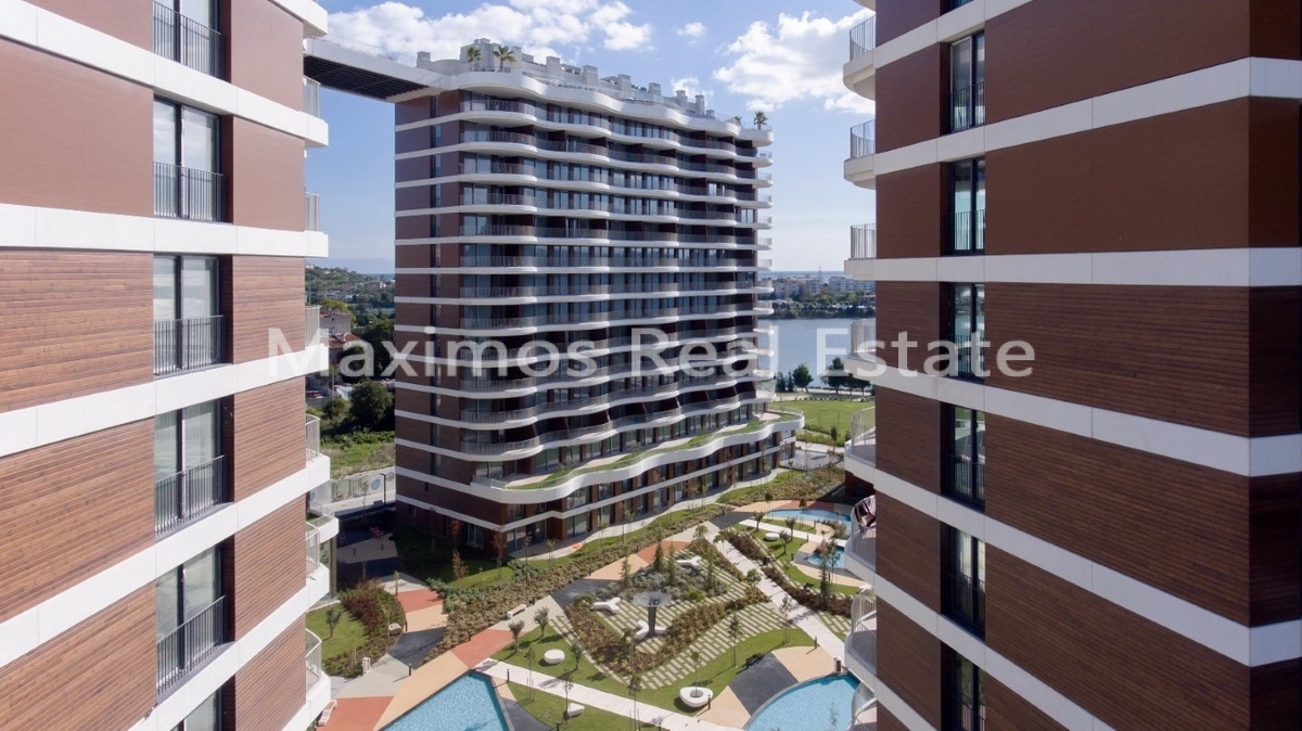 Modern Residential Development Surrounded by Natural Landscapes – living room (image 20)
