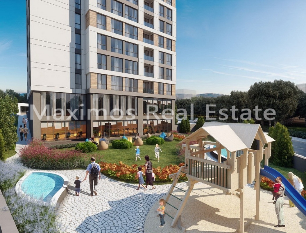 Sea View Apartment Located on Istanbul's Asian Side in Kartal – garden view (image 8)
