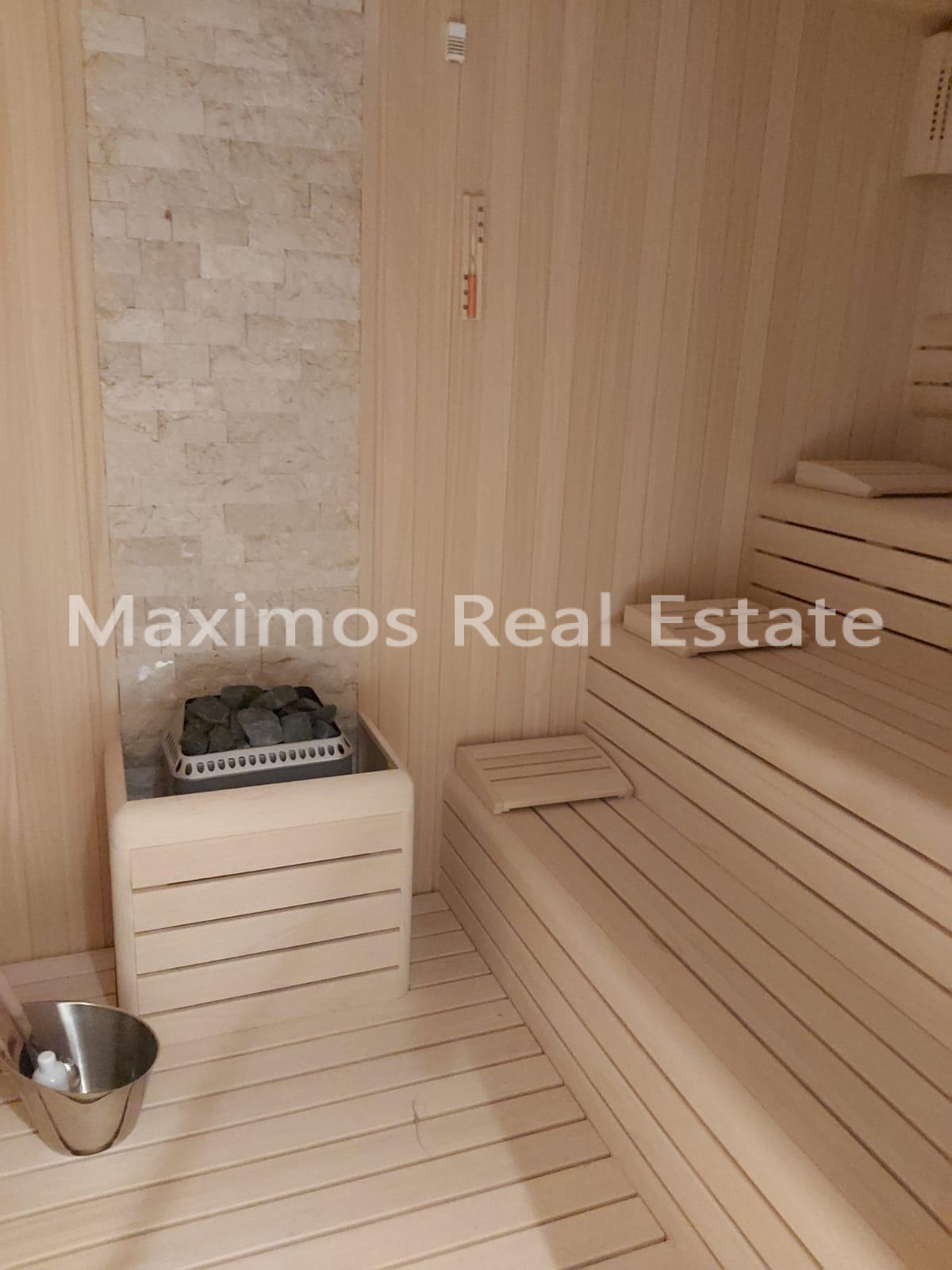 Nature-surrounded Residential Apartments Located in Beykoz – master bedroom (image 16)