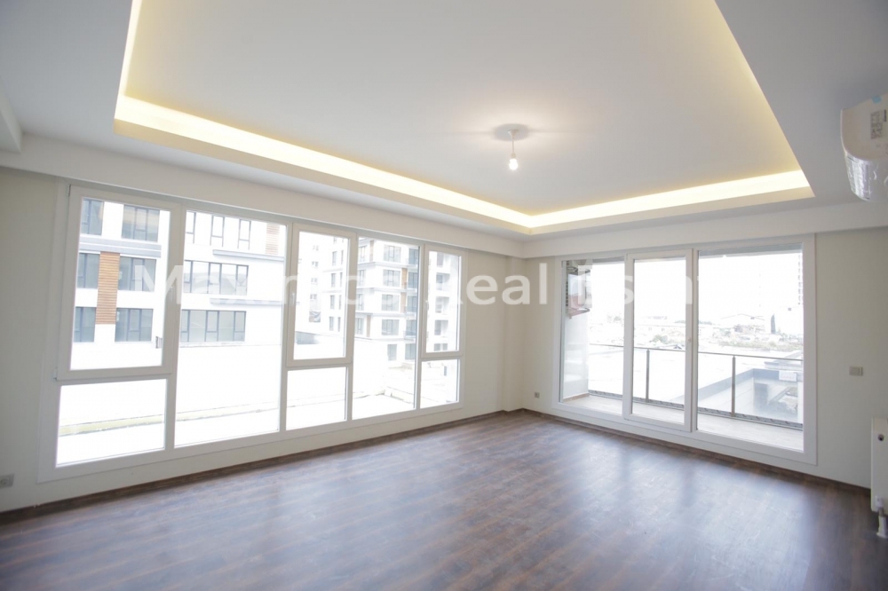 Affordable Residential Apartments with Strong City Accessibility – dining area (image 24)