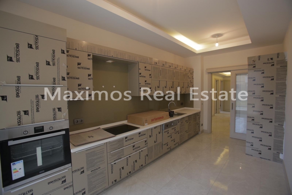 Affordable Residential Apartments with Strong City Accessibility – entrance (image 15)
