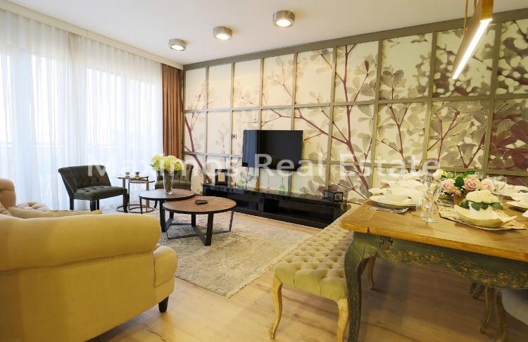 Residential House Located Near Key City Amenities in Kucukcekmece – guest room (image 17)