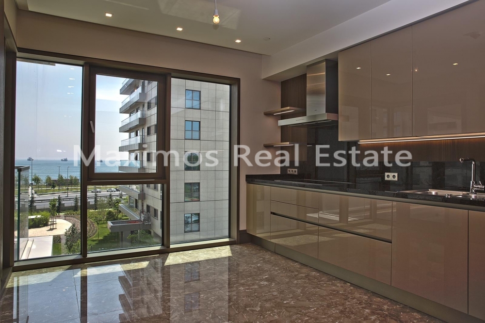 Coastal City Apartments Offering Panoramic Sea Views in Istanbul – pool area (image 9)