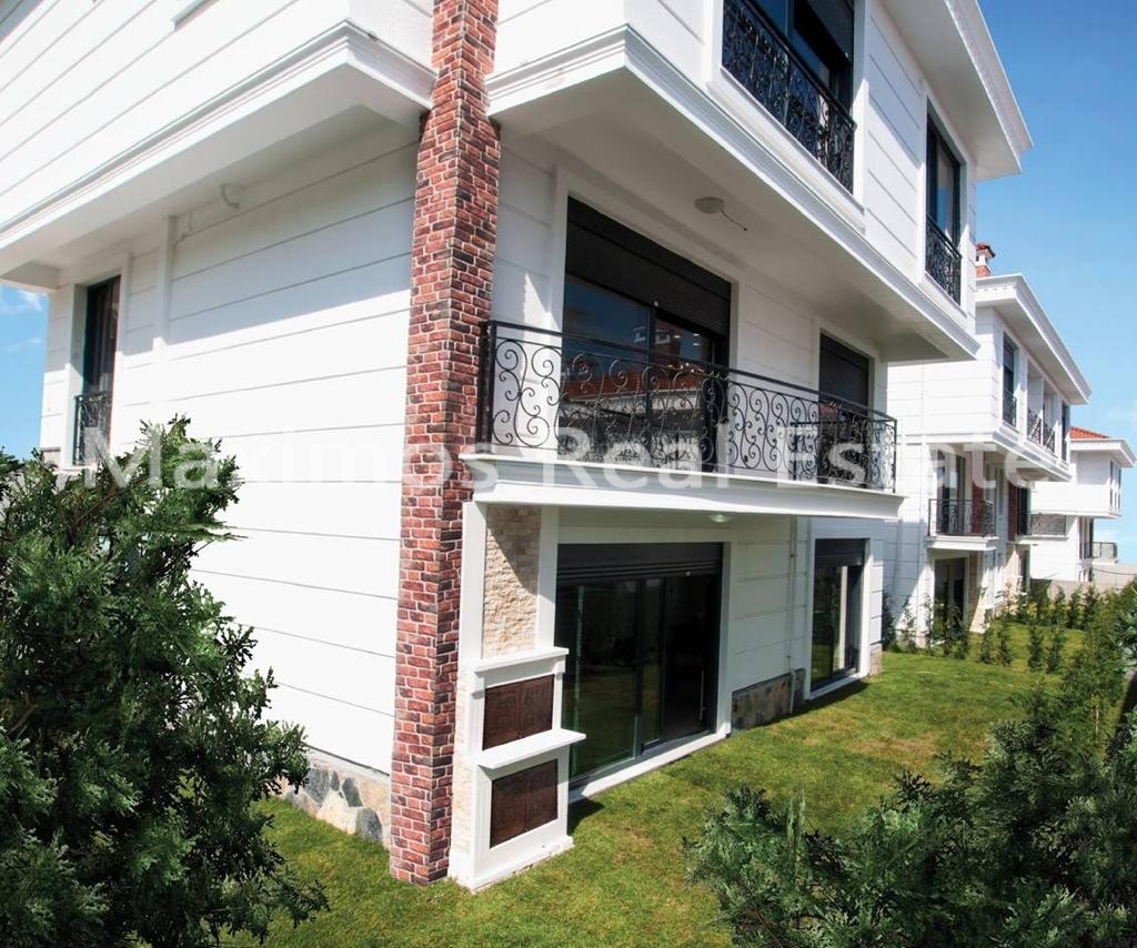 Private Sea View Villa Designed for Independent Living in Beylikduzu – living room (image 2)