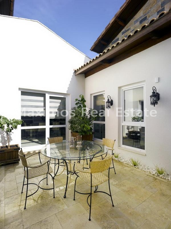 High-end Villa for Sale in Istanbul – pool area (image 9)