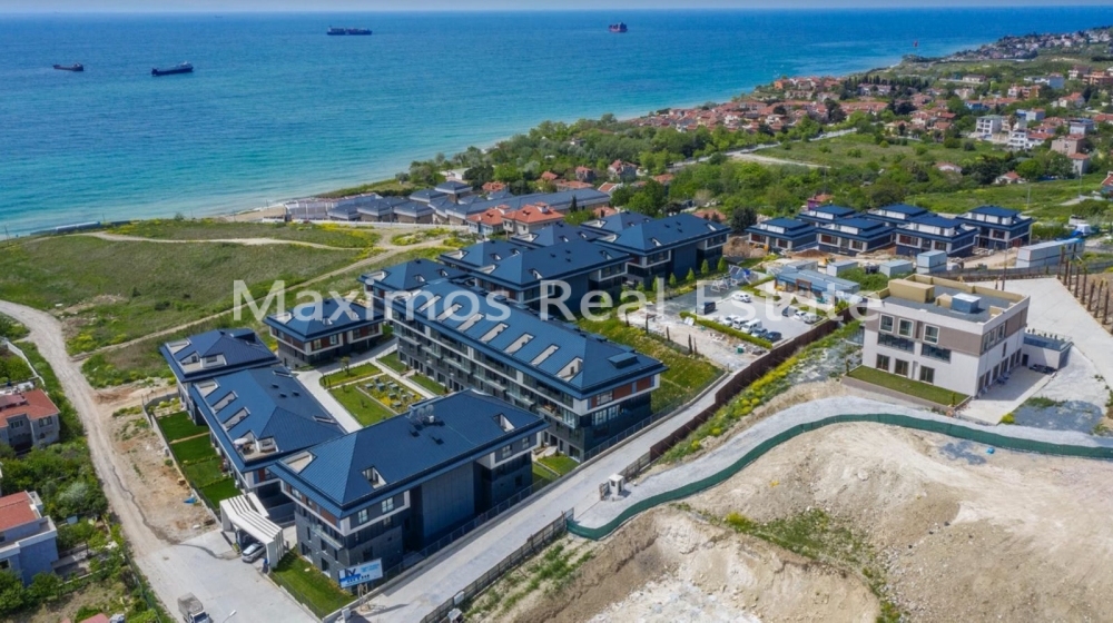 Luxury Villas with Sea Views Offering Privacy and Long-term Value in Istanbul – pool area (image 9)