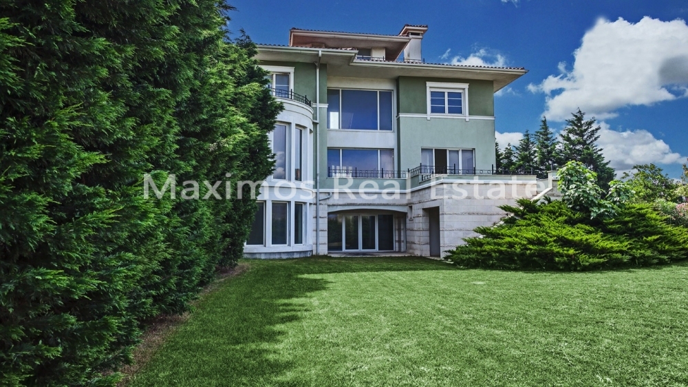 Sea View Spacious Villa for Sale in Istanbul – garden view (image 8)