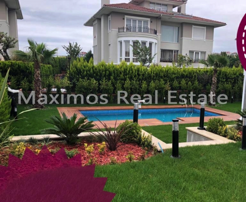 Sea View Spacious Villa for Sale in Istanbul – pool area (image 9)