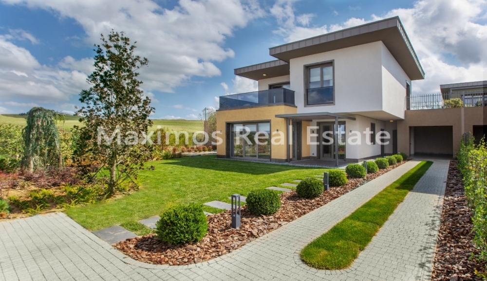Villa for Sale in Istanbul – bedroom (image 4)