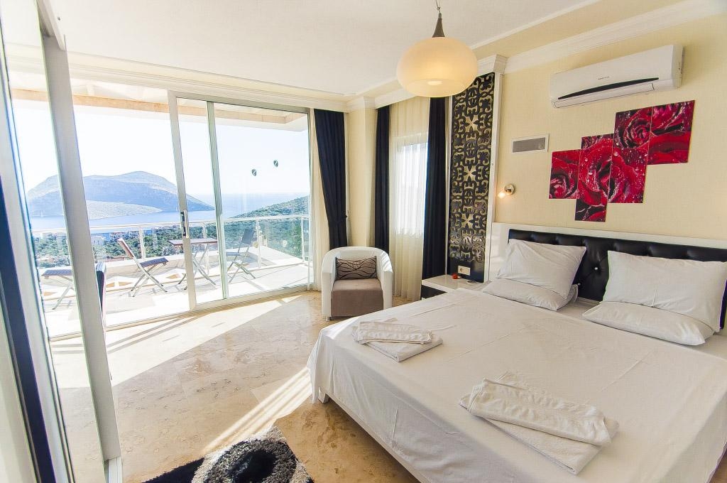 Ultra Luxury Sea View Villa with Infinity Pool in Kalkan – interior detail (image 11)