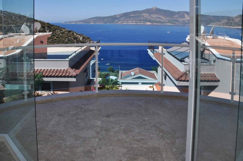Sea View Villa for Sale in Central Kalkan – bedroom (image 4)