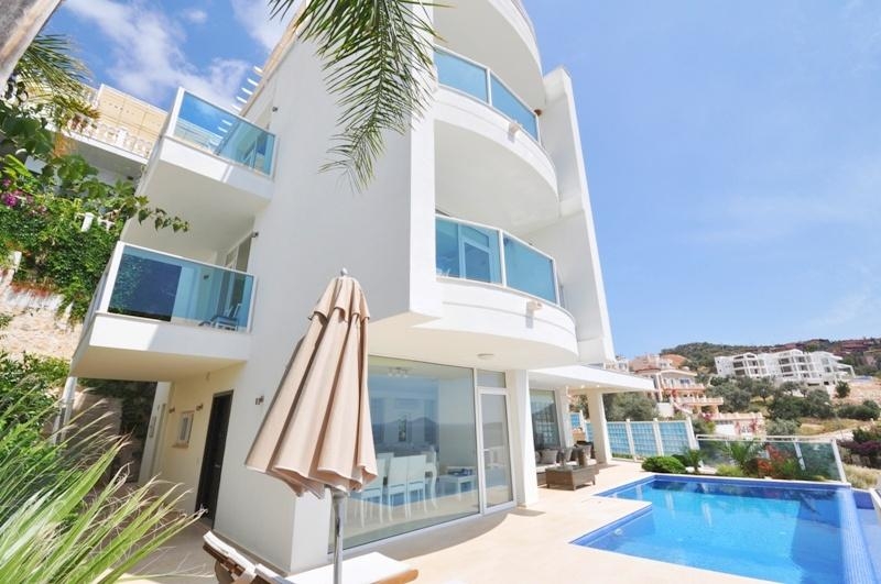 Sea View House for Sale in Kalkan Near the Beach – garden view (image 8)