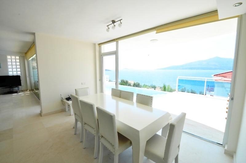 Sea View House for Sale in Kalkan Near the Beach – master bedroom (image 16)