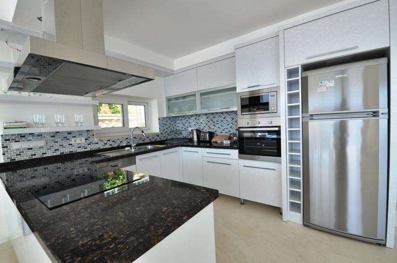 Sea View House for Sale in Kalkan Near the Beach – balcony (image 10)