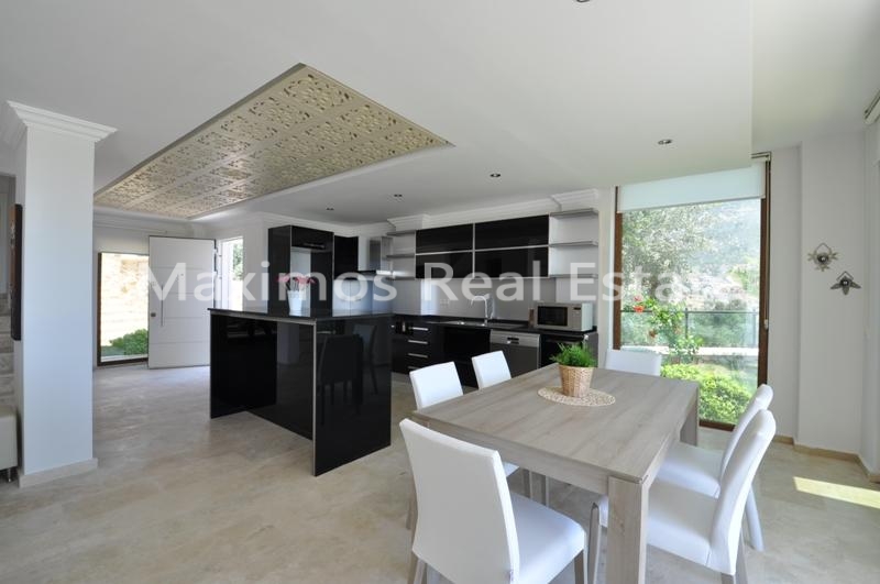 Dining area with architectural spacing supporting natural ventilation