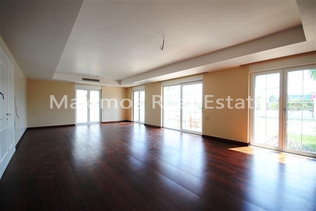 Villa for Sale – coastal view (image 13)