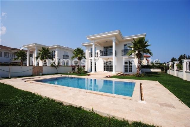 Villa for Sale – bedroom (image 4)
