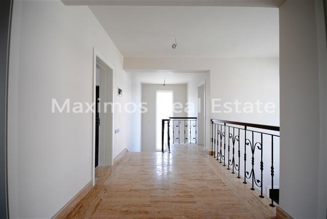 Villa for Sale – dining area (image 6)
