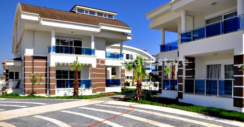 Properties for Sale in Side – pool area (image 9)