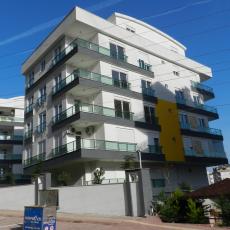 Residential Real Estate Near the Beach in Antalya Konyaalti – bedroom (image 4)