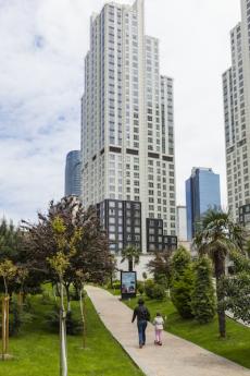 Central Istanbul Luxury Flat for Urban Living – coastal view (image 13)