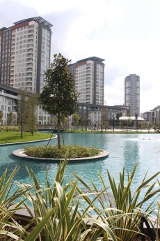 Property for Sale in Istanbul – pool area (image 9)