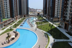 Modern Flat for Sale in Istanbul – pool area (image 9)