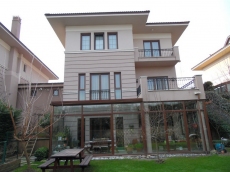 Detached Luxury Villa Offering Privacy and Garden Space – kitchen area (image 3)