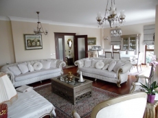 Detached Luxury Villa Offering Privacy and Garden Space – bathroom (image 5)