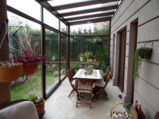 Detached Luxury Villa Offering Privacy and Garden Space – dining area (image 6)