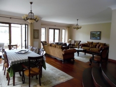 Detached Luxury Villa Offering Privacy and Garden Space – garden view (image 8)