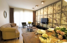 Residential House Located Near Key City Amenities in Kucukcekmece – master bedroom (image 16)